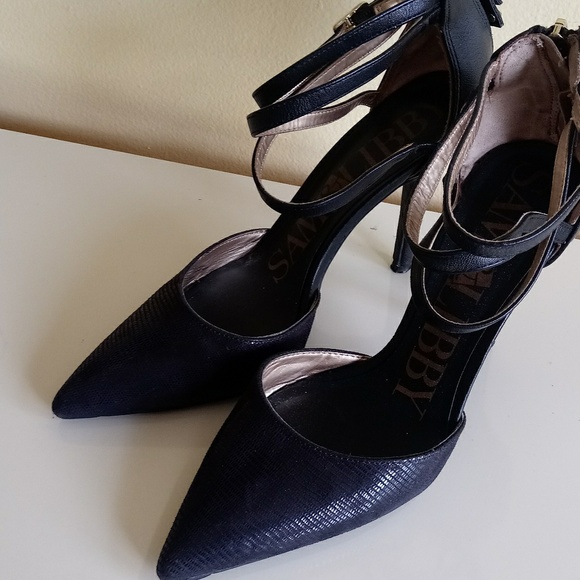 ELEGANT BLACK HEELS - Picture 3 of 6